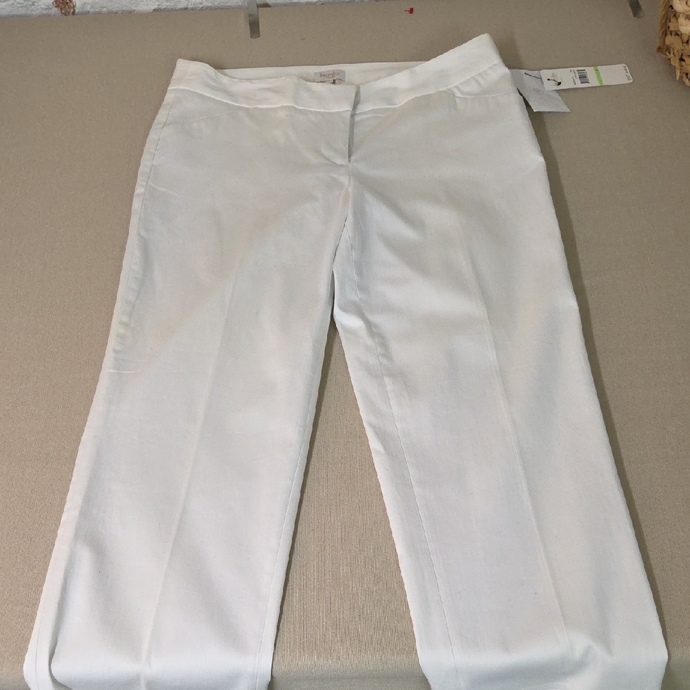 Laundry By Shelli Segal White Cropped Pants NWT SIZE 4